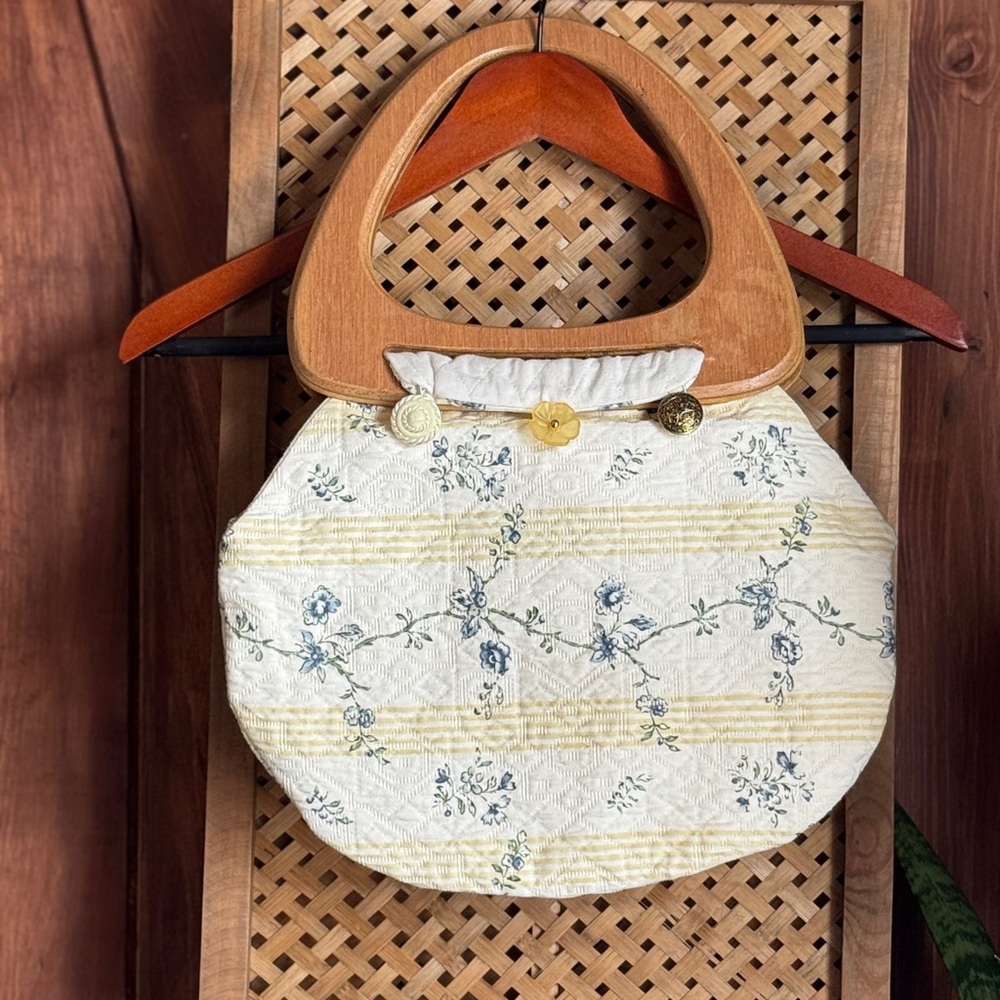 Cream and Yellow Vintage Shoulder Bag with Wooden Handle - Picture 3 of 9